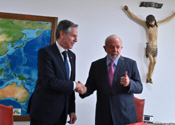 Lula da Silva (d), recibe este miércoles al secretario de Estado estadounidense, Antony Blinken. Foto: Andre Borges/ EFE.