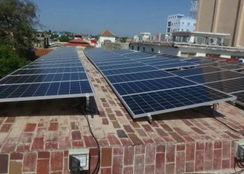Paneles solares del Centro Tecnológico de Holguín. Foto: Facebook/Cubasolar.