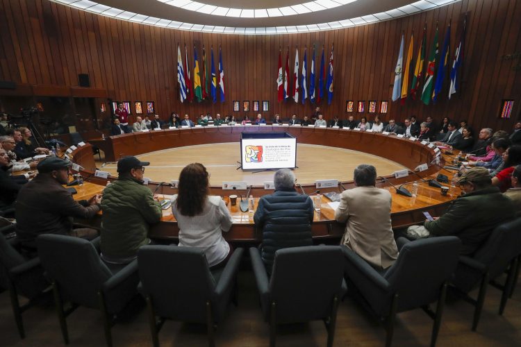 Diálogos de paz entre el Gobierno colombiano y el ELN, el pasado diciembre, en México. Foto: Isaac Esquivel/EFE.
