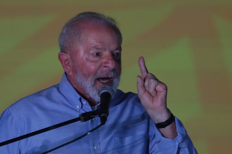 El presidente de Brasil, Luiz Inácio Lula da Silva, habla en un acto en Río de Janeiro. Foto: André Coelho / EFE.