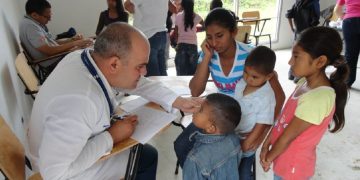 Médicos cubanos en Honduras. Foto: educaciondiaria.org / Archivo.