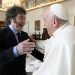“¡Te cortaste el pelo!”, comentó Francisco. Foto: Vaticano/EFE/EPA.