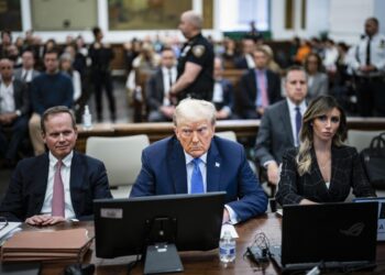 Trump en el juzgado de Manhattan. Foto: EFE.