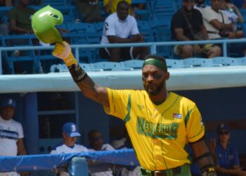 Alexei Ramírez regresó a jugar a Cuba después de una exitosa carrera en la MLB. Foto: Ricardo López Hevia/Archivo.