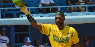 Alexei Ramírez regresó a jugar a Cuba después de una exitosa carrera en la MLB. Foto: Ricardo López Hevia/Archivo.