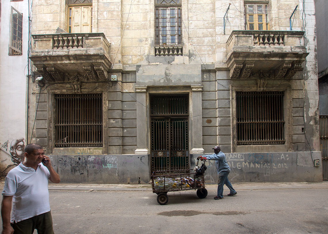 Antiguo Banco Hispano Cubano, en la calle Aguiar de La Habana. Foto: Otmaro Rodríguez.