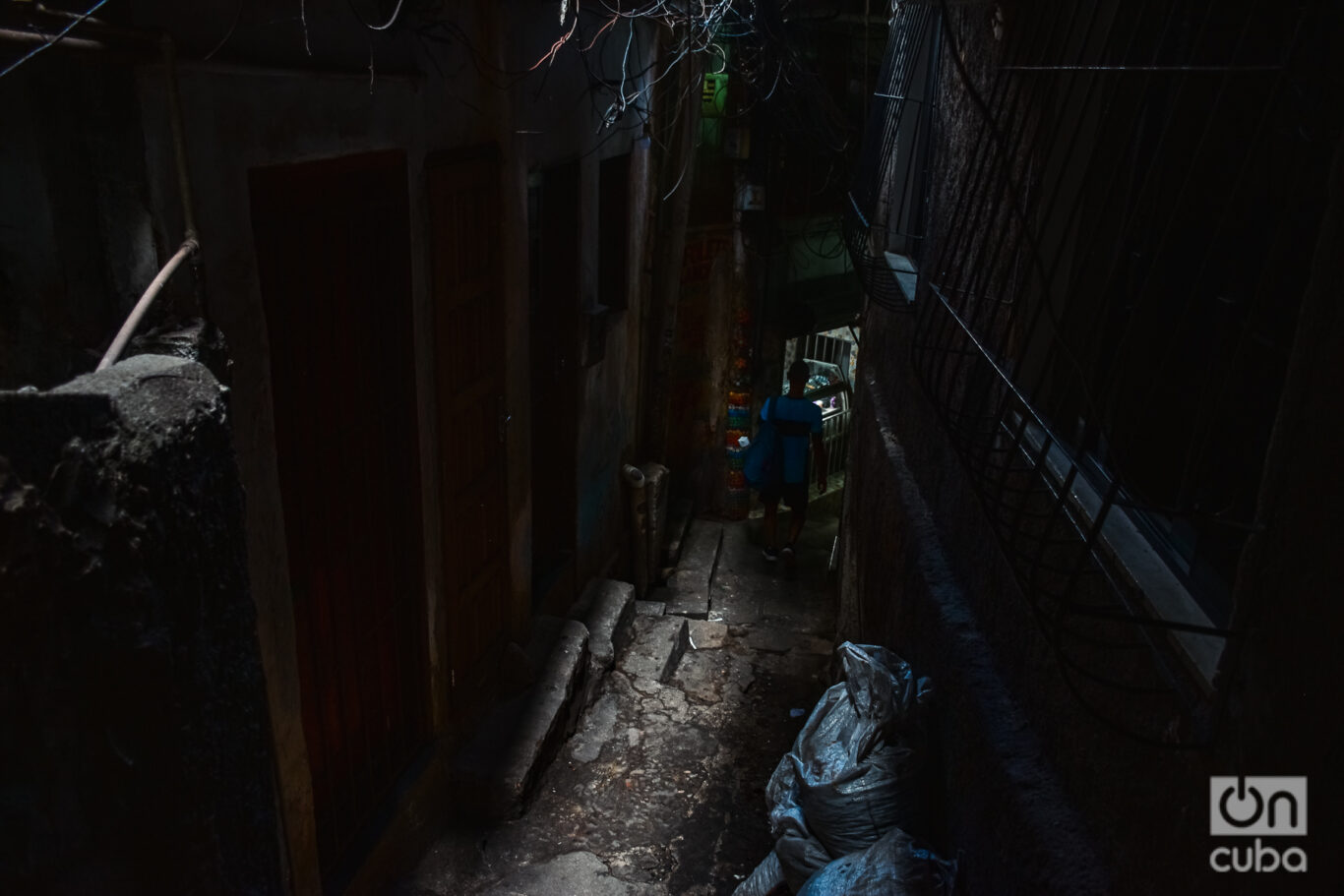  Los pasillos Rocinha donde, en ocasiones, no entra la luz del sol. Foto: Kaloian.
