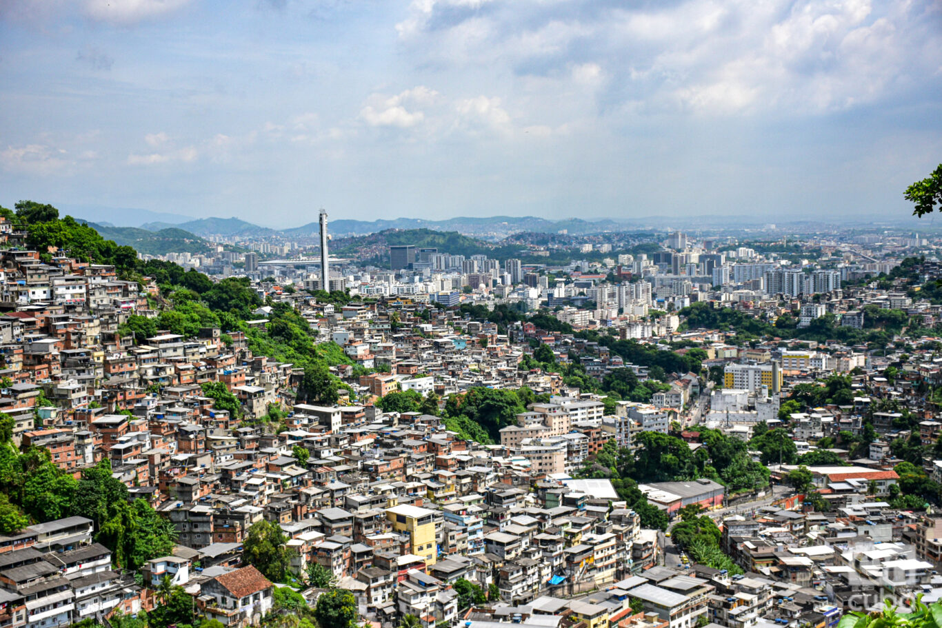 Las favelas de Río de Janeiro se extienden por toda la ciudad. Foto: Kaloian.