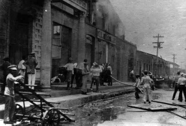 El 20 de mayo de 1923 un incendio destruía al Teatro Martí. Foto: Cortesía de Bárbaro  Ricardo Martínez Hortelano.