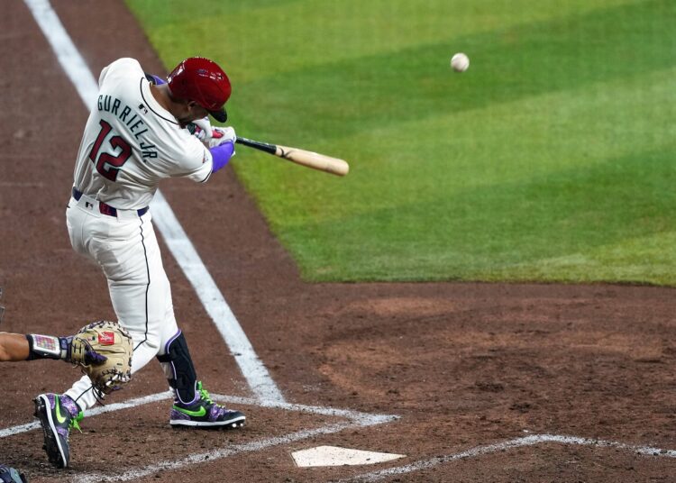 Lourdes Gurriel Jr. remolcó las tres primeras carreras de Arizona en la presente temporada. Foto: Joe Camporeale-USA TODAY Sports