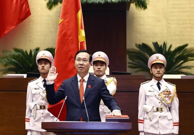Vo Van Thuong al prestar juramento de lealtad a la Constitución en la Casa del Parlamento en Hanoi, el 2 de marzo de 2023. Foto: Xinhua/VNA