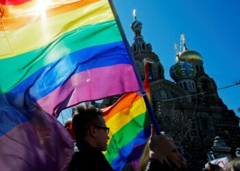 Activistas LGBT durante una marcha en San Petersburgo. Foto: AFP.