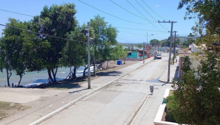 Una vista del poblado de Caimanera. Foto: Emisora Radio Bahía.
