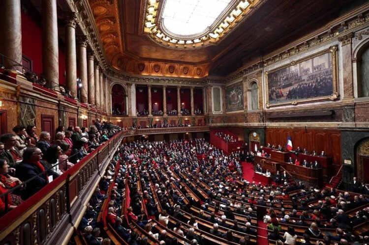 Diputados y senadores franceses, este lunes, en Versalles. Foto: AFP.