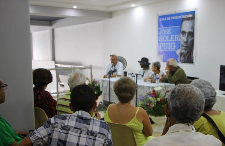 Una de las jornadas de la Feria, en Santiago de Cuba. Foto: Naskicet Domínguez, tomada de: Feria Internacional del Libro en Cuba - Claustrofobias Promociones/ Facebook.