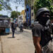 Policías patrullan este miércoles las calles de Puerto Príncipe (Haití). Foto: Mentor David Lorens/EFE.
