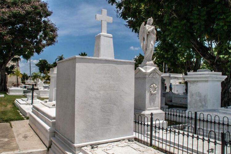 Bóveda en el cementerio de Santiago de Cuba donde reposan los restos del doctor
Antommarchi, el último médico de Napoleón Bonaparte. Foto: Igor Guilarte.