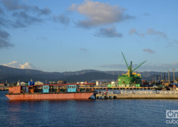 El puerto de Santiago de Cuba. Foto: Kaloian.