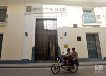 Banco Central de Cuba. Foto: Otmaro Rodríguez.