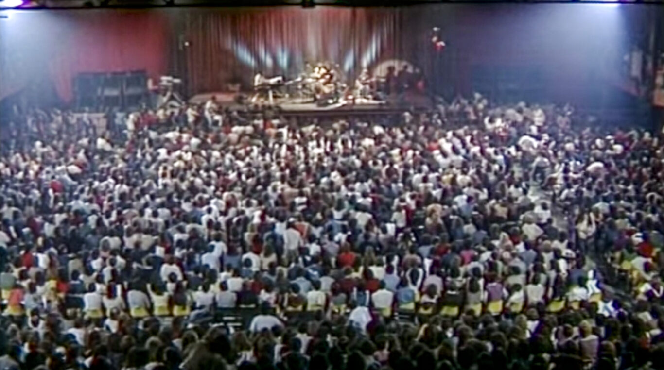 The public filled the Obras Sanitarias stadium for 14 concerts to enjoy Silvio and Pablo. Screenshot of the concert.