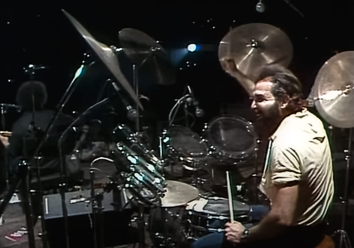Frank Bejerano on drums. Screenshot of the concert.