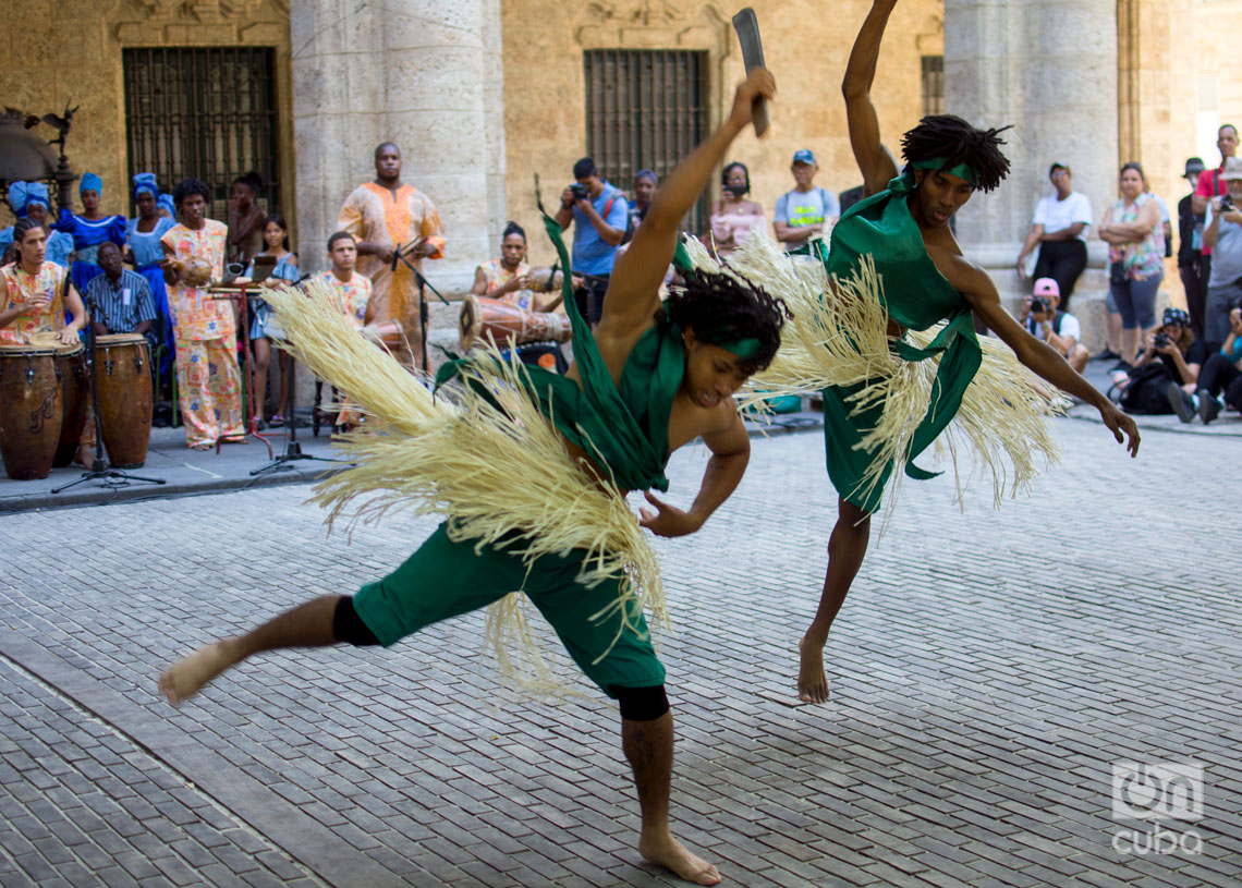 JJ Traditional Dance Company, at the International Festival of Dance in Urban Landscapes Old Havana: City in Motion 2024. Photo: Otmaro Rodríguez.
