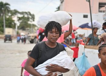 Haitianos huyendo de Puerto Príncipe. Foto. France 24.