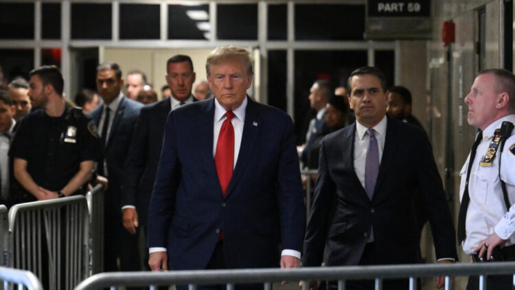 El expresidente Donald Trump a su llegada al tribunal de Manhattan, el 15 de febrero de 2024 en Nueva York Foto: AFP.