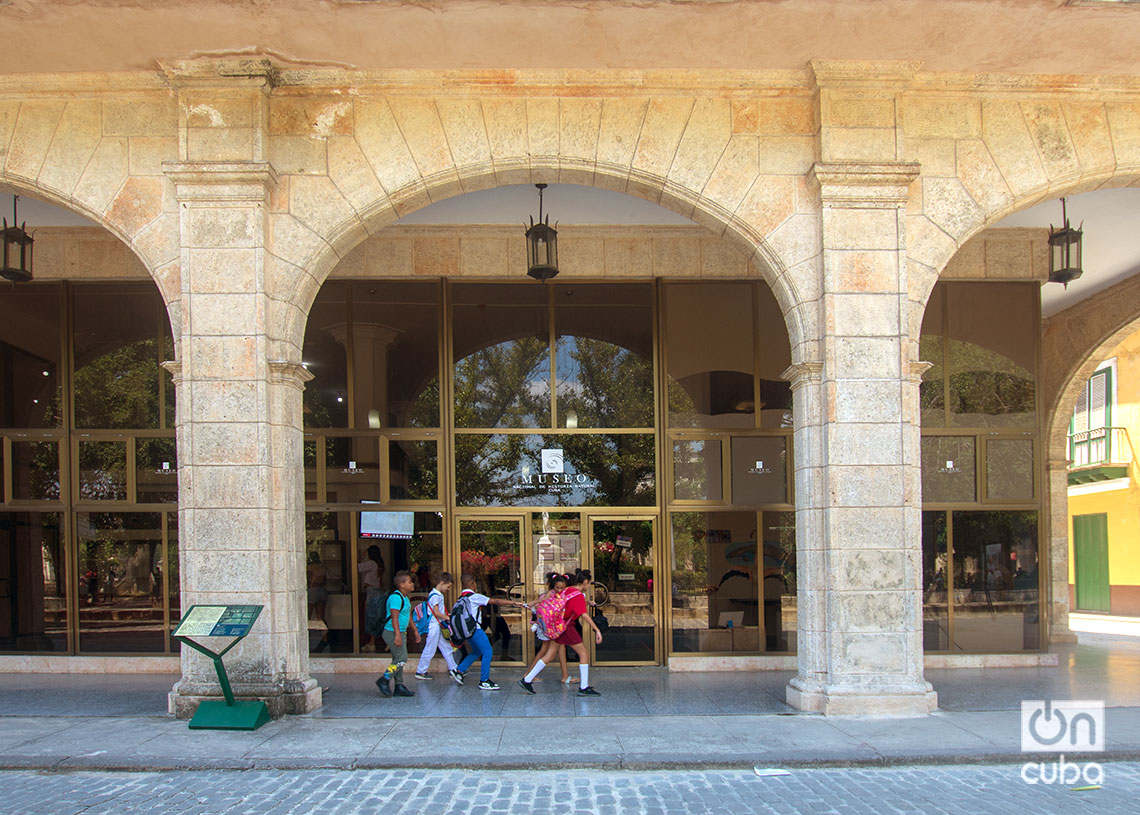 Museo Nacional de Historia Natural de Cuba, ubicado en la intersección de las calles Obispo y Oficios. Foto: Otmaro Rodríguez.
