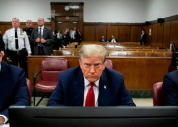 Donald Trump en el tribunal de Manhattan. Foto: AFP.
