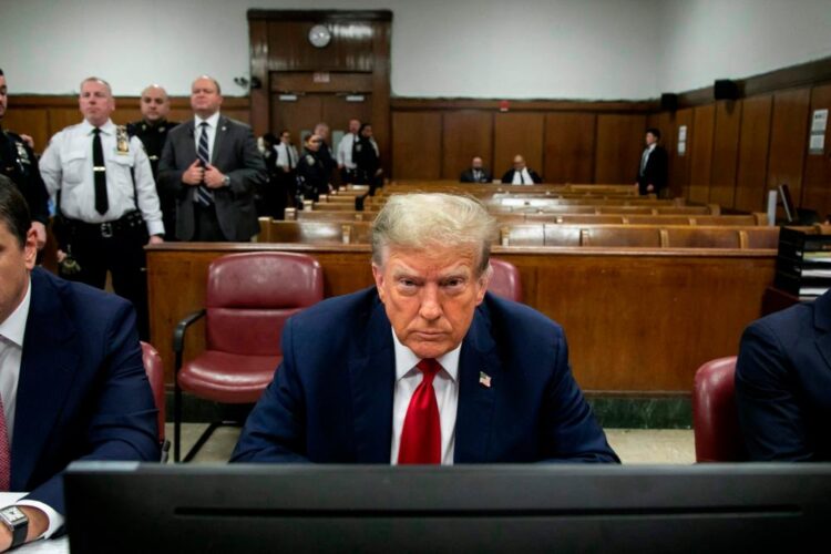 Donald Trump en el tribunal de Manhattan. Foto: AFP.