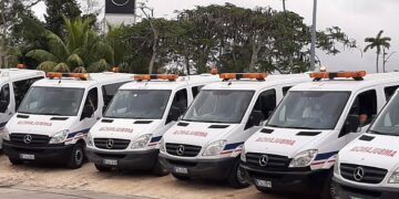 Foto de archivo de ambulancias de Mercedes Benz donadas a Cuba en 2021 por intermedio de la empresa mixta MCV Comercial S.A. Foto: Ministerio de Transporte / X / Archivo.