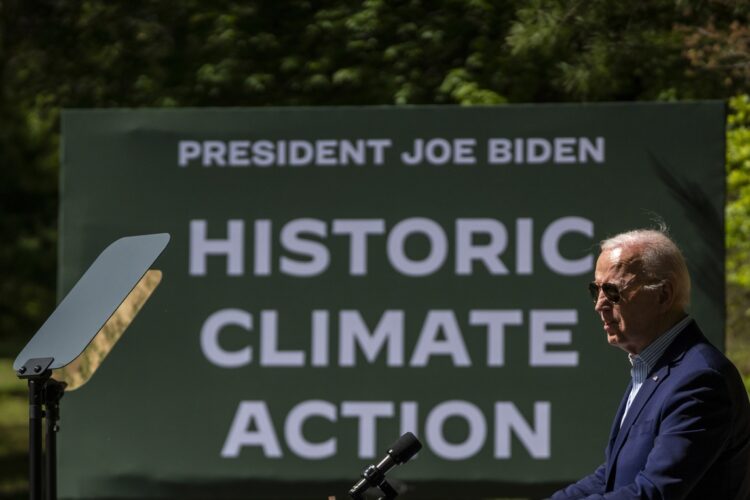 El presidente Joe Biden habla durante la celebración por el Día de la Tierra en el Parque Nacional Prince William, en Estados Unidos. Foto: Shawn Thew / POOL / EFE.