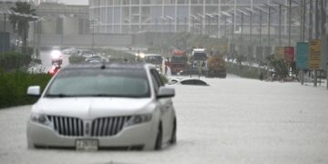 Inundaciones en Dubái, Emiratos Árabes Unido, el 16 de abril de 2024. Foto: Stringer / Anadolu vía Getty Images.