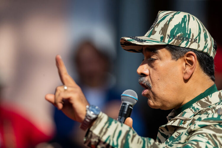 El presidente de Venezuela, Nicolás Maduro, habla durante un acto en Caracas. Foto: Rayner Peña R. / EFE.