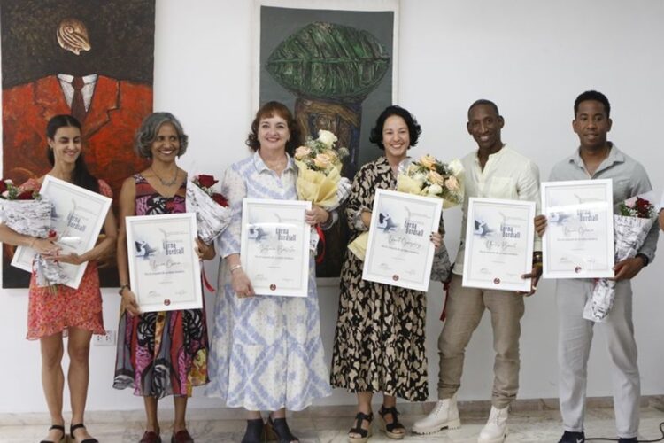 Galardonados con el premio Lorna Bursall, que otorga la Uneac. Foto: Facebook/Uneac.