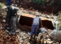 Trabajos de reparación en una tubería principal averiada en La Habana. Foto: Aguas de La Habana / Facebook.