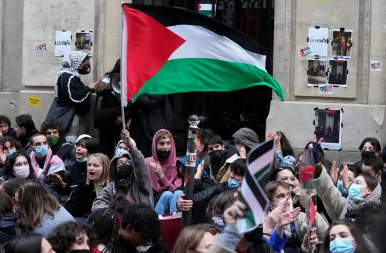 Estudiantes franceses condenan guerra de Israel contra palestinos. Foto: La Jornada.