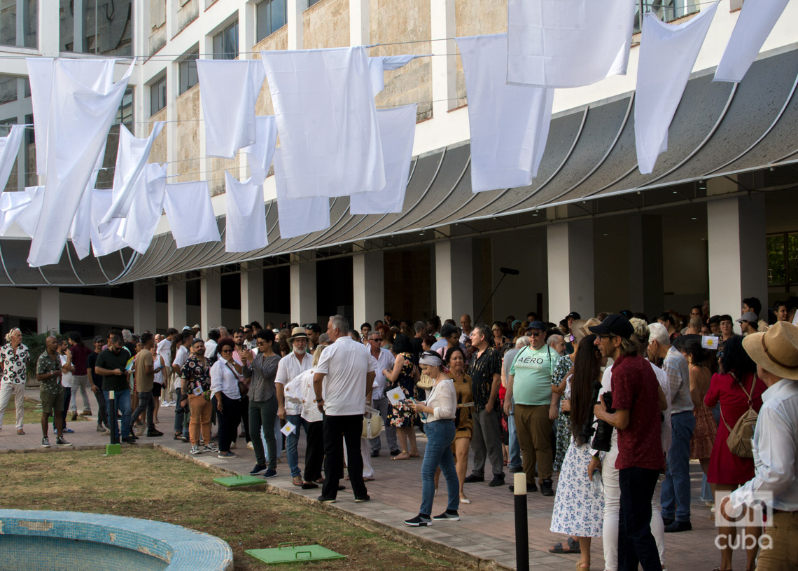 Inauguración de la muestra "Pan con guayaba, una vida feliz", del reconocido artista de la plástica Manuel Mendive, en el Museo Nacional de de Bellas Artes, en La Habana. Foto: Otmaro Rodríguez.