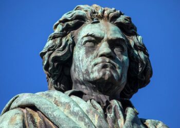 Estatua de Ludwig van Beethoven en Bonn, Alemania. Foto: Canva.