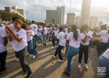 Récord mundial de bailadores de casino, en La Piragua, La Habana, 5 de mayo de 2024. Foto: Otmaro Rodríguez.