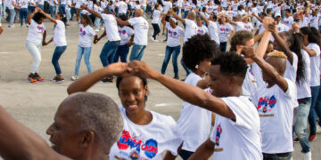 Récord mundial de bailadores de casino, en La Piragua, La Habana, 5 de mayo de 2024. Foto: Otmaro Rodríguez.