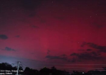 Aurora boreal captada al norte de la ciudad de Gibara, en la provincia de Holguín. Foto: Norge Augusto Gallardo Quesada.
