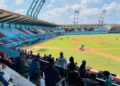 Estadio Calixto García, en Holguín, con las grades de la banda de tercera base cerradas al público. Foto: Grupo de Facebook Somos los Cachorros de Holguín.