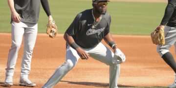 El cubano Bryan Ramos, de los Chicago White Sox. Foto: John Antonoff / Chicago Sun-Times.