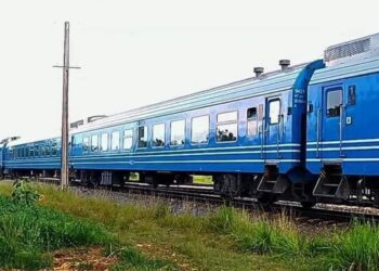 Tren Habana-Holguín, apedreado en Santa Clara. Foto: Ferrocarril Cuba / Facebook.