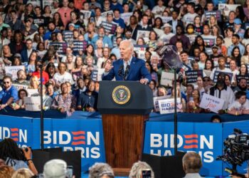 El presidente Biden habla durante un acto de campaña en Raleigh, Carolina del Norte. Foto: EFE.