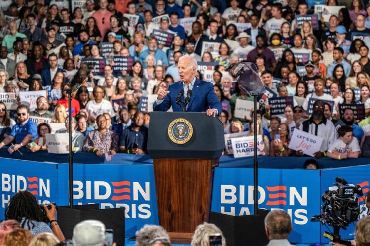 El presidente Biden habla durante un acto de campaña en Raleigh, Carolina del Norte. Foto: EFE.