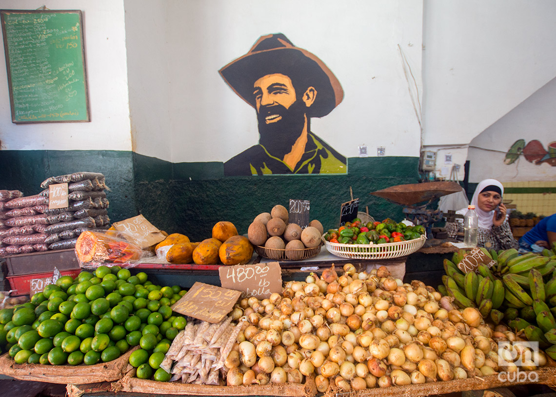 Venta de productos agrícolas en un mercado en La Habana. Foto: Otmaro Rodríguez.