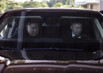 Putin y Kim Jong-un viajan en un coche Aurus en Pyongyang, Corea del Norte, 19 de junio de 2024. Foto: GAVRIIL GRIGOROV/SPUTNIK/EFE/EPA.